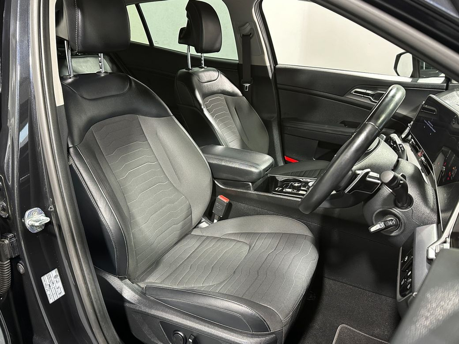 2022 Kia Sportage - image 10