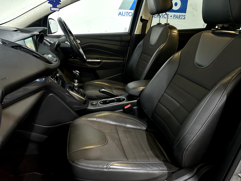 2017 Ford Kuga - image 8