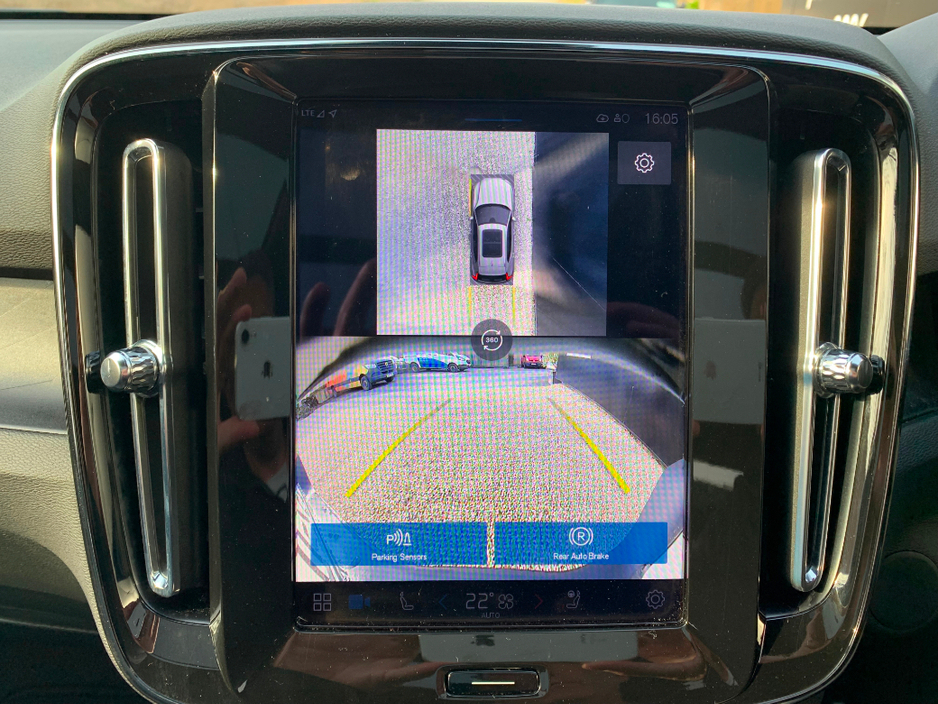 2025 Volvo EX40 - image 30