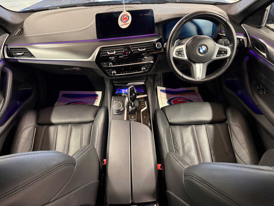 2022 BMW 5 Series - image 12