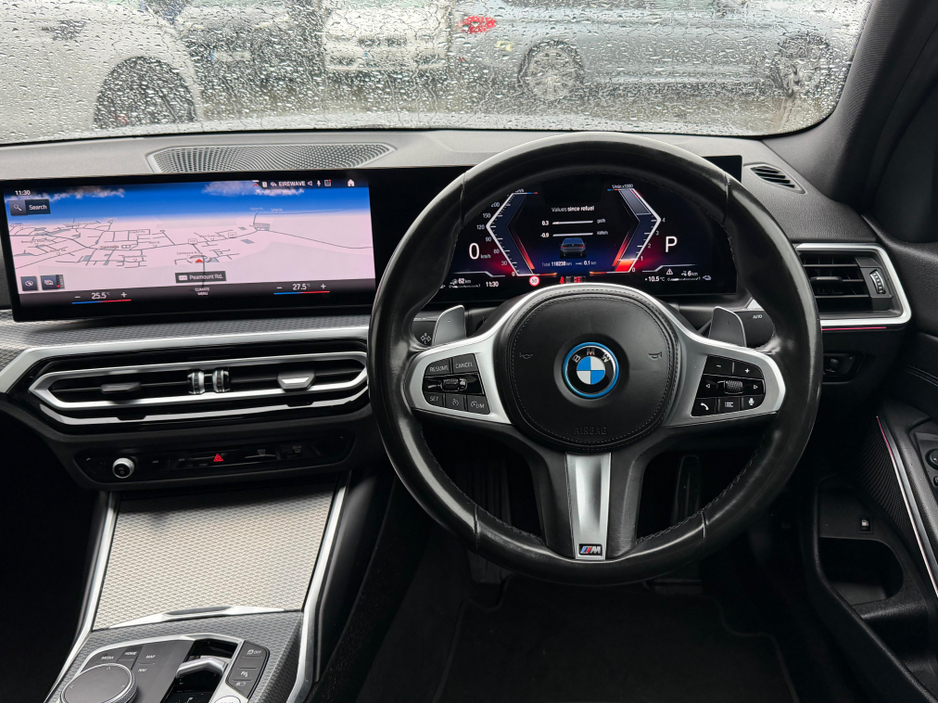 2023 BMW 3 Series - image 23