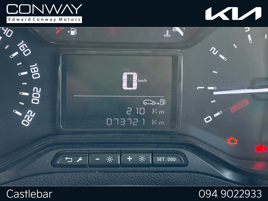 2022 Toyota Proace - image 12