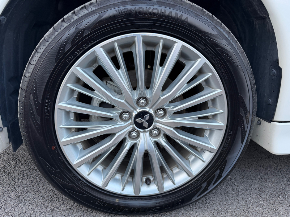 2019 Mitsubishi Outlander - image 14