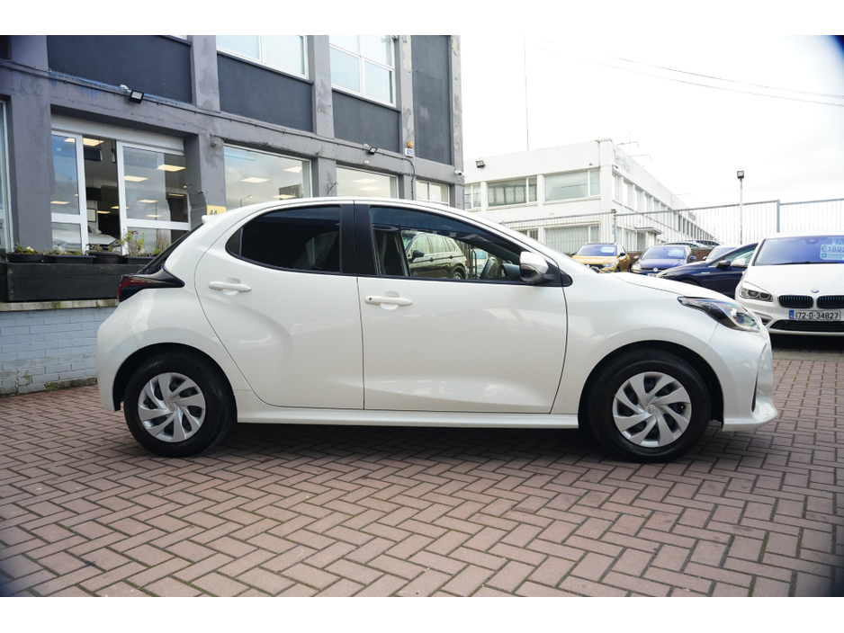 2020 Toyota Yaris - image 3