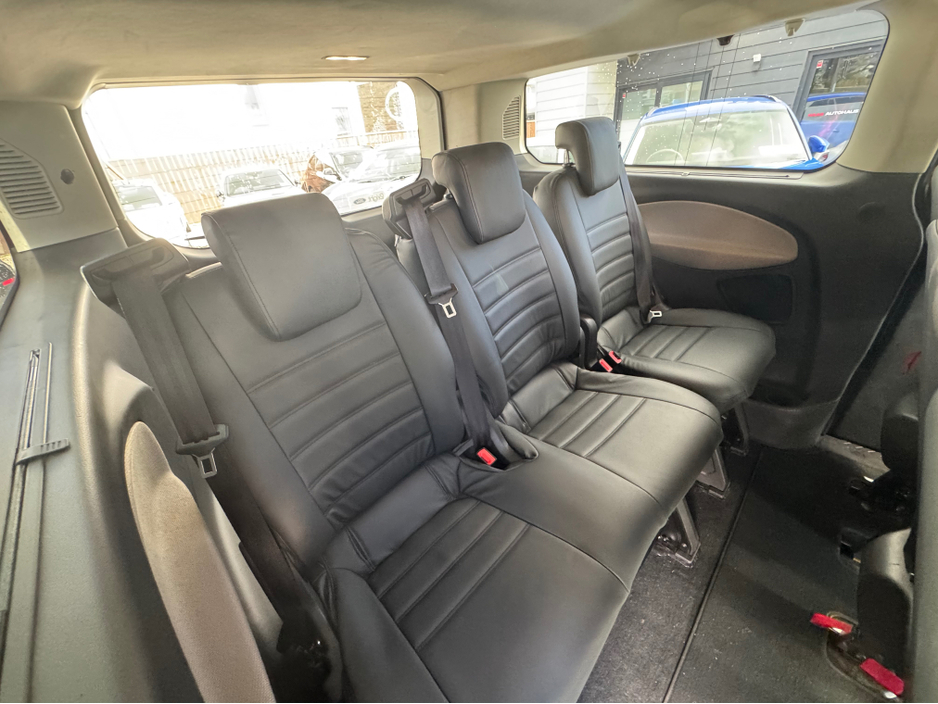 2017 Ford Tourneo Custom - image 16