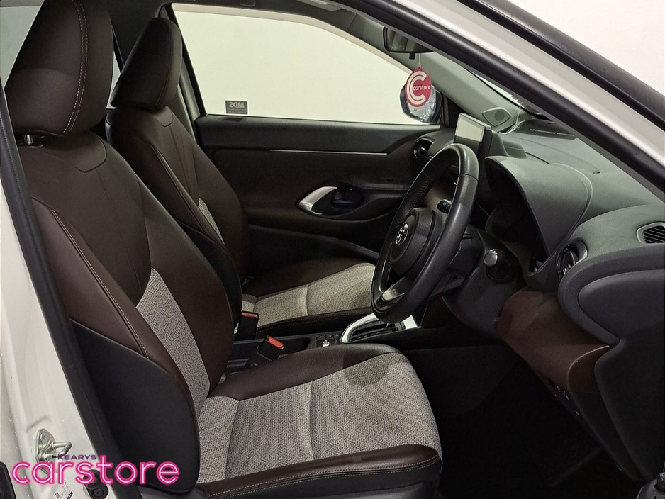 2021 Toyota Yaris Cross - image 12