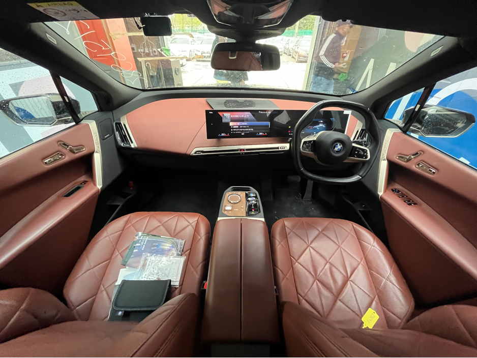 2022 BMW iX - image 18