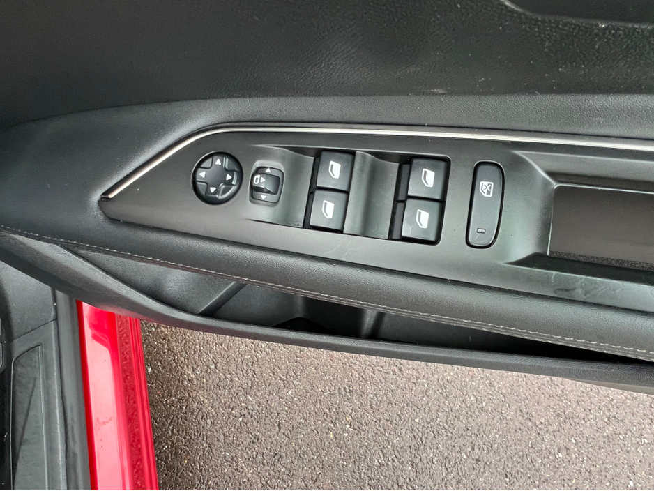 2019 Peugeot 3008 ALLURE 1.5 BLUE HDI 130 6 6.2 4DR €17,900