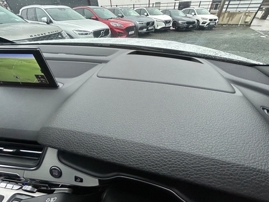 2017 Audi Q7 - image 9