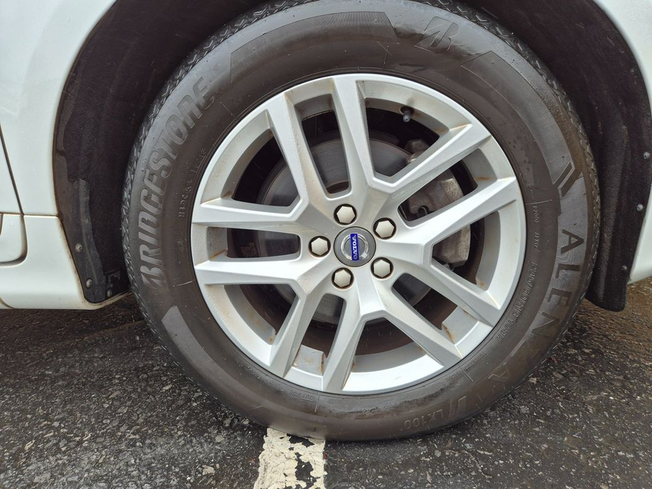 2017 Volvo XC60 - image 34