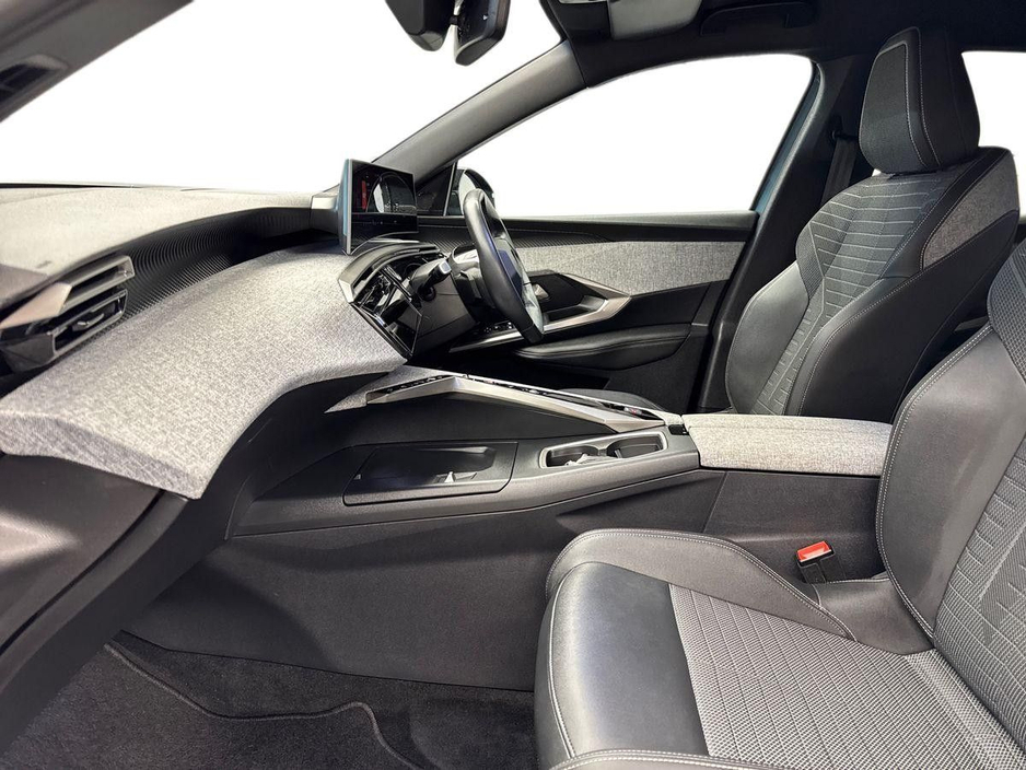 2024 Peugeot 3008 - image 2