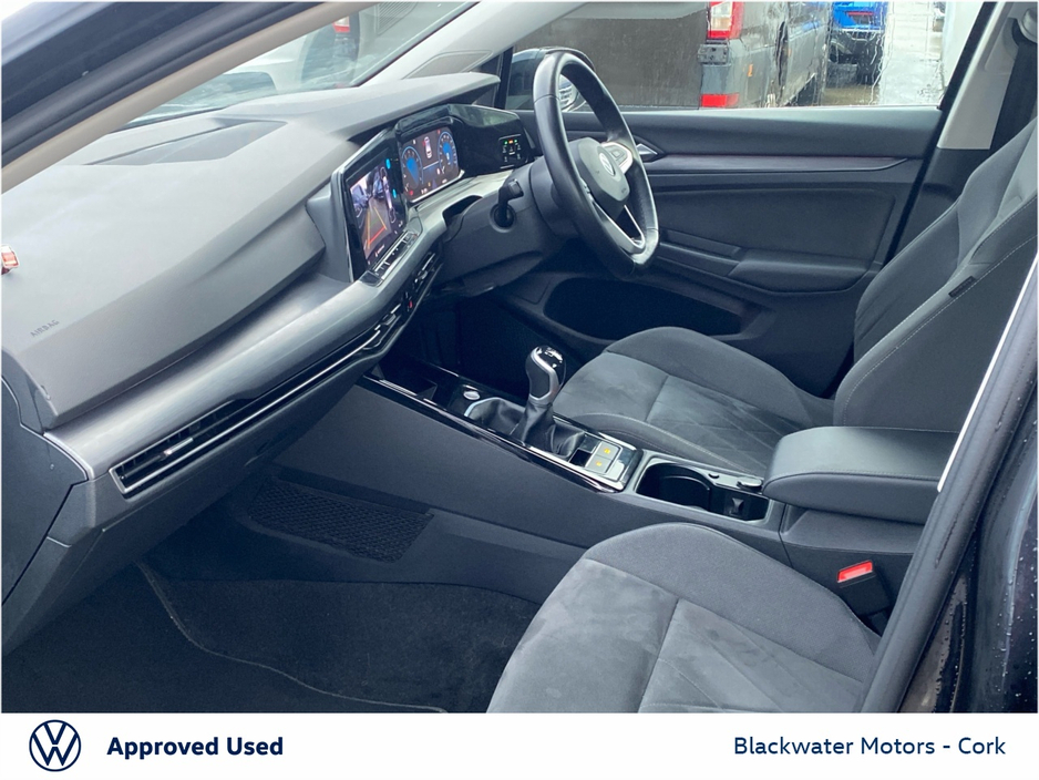 2022 Volkswagen Golf - image 21