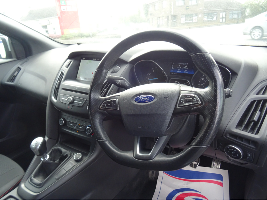 2018 Ford Focus - image 14