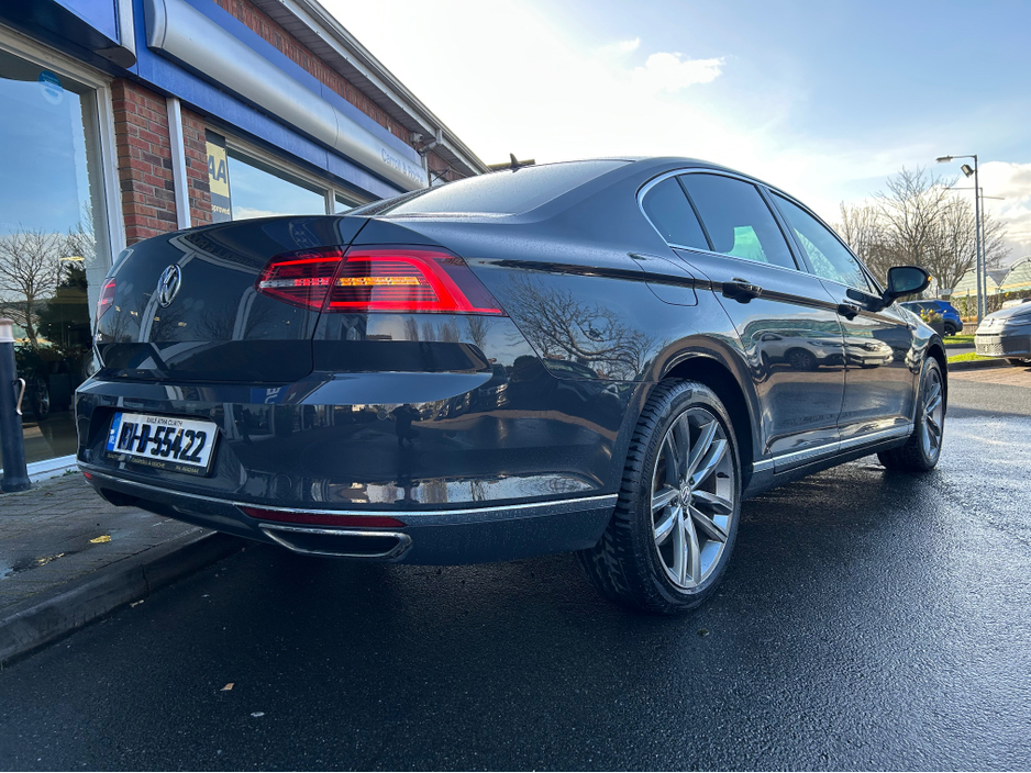 2018 Volkswagen Passat - image 16