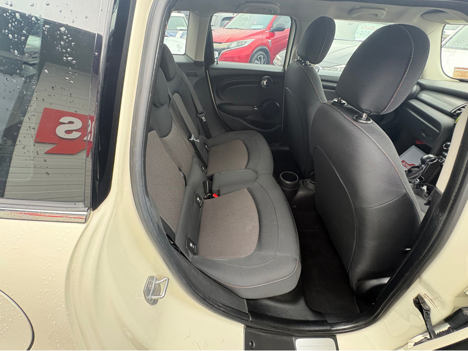 2016 MINI Cooper - image 13