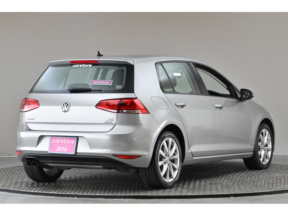 2016 Volkswagen Golf - image 9