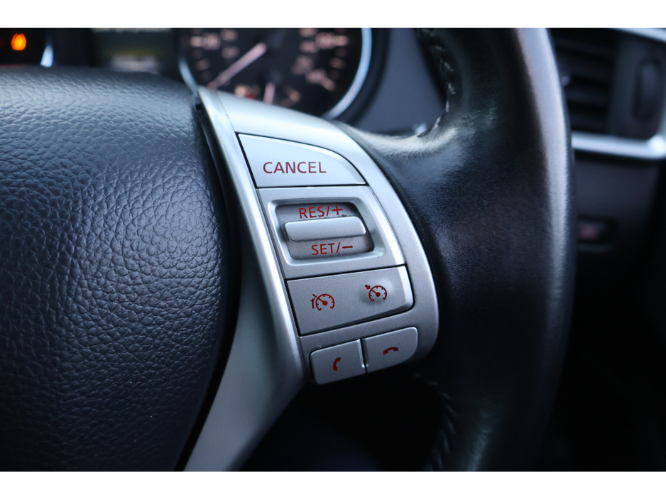 2017 Nissan Qashqai N-VISION 360 Huge Spec New Timing Belt Exceptional Condition! €13,995