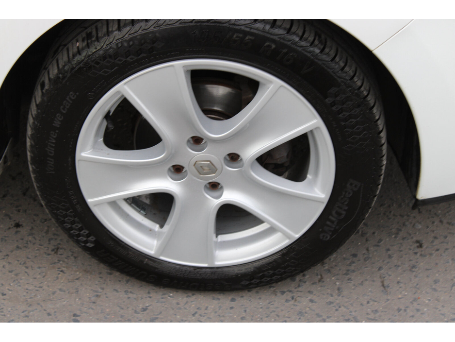 2017 Renault Clio - image 7