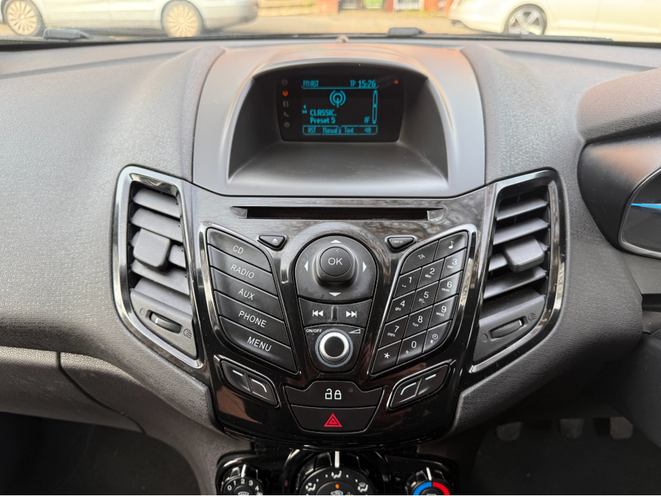 2014 Ford Fiesta - image 18