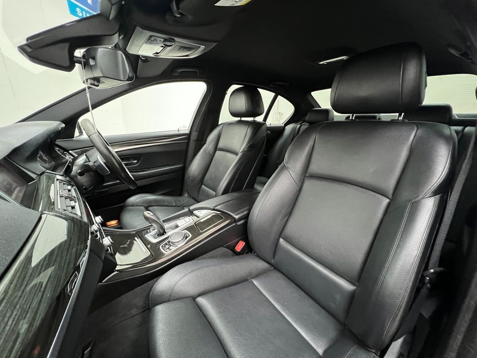 2016 BMW 5 Series - image 6
