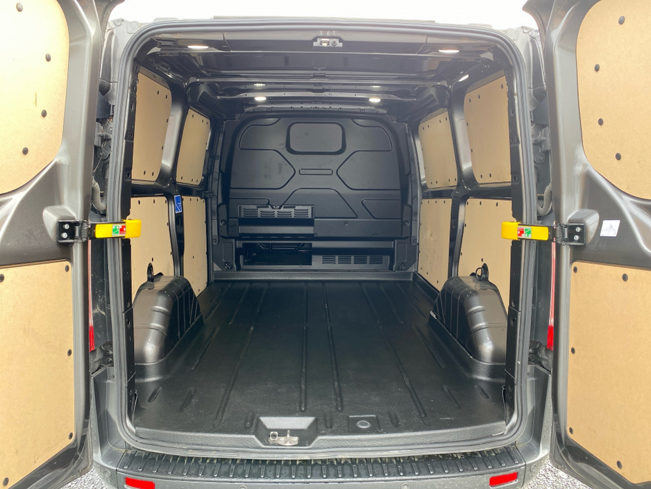 2021 Ford Transit Custom - image 16