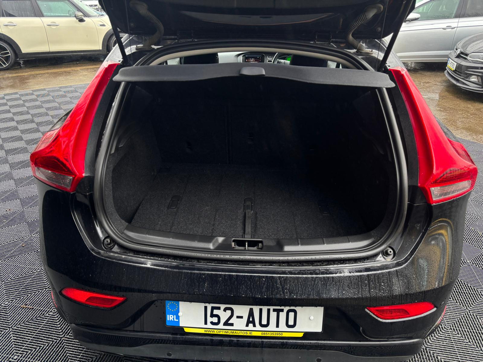 2015 Volvo V40 - image 6