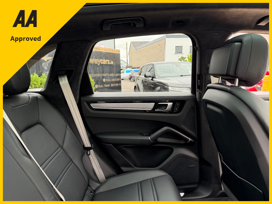 2023 Porsche Cayenne - image 27