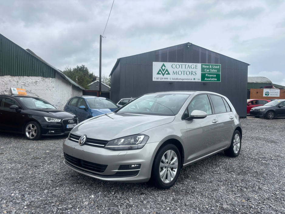 2016 Volkswagen Golf - image 2
