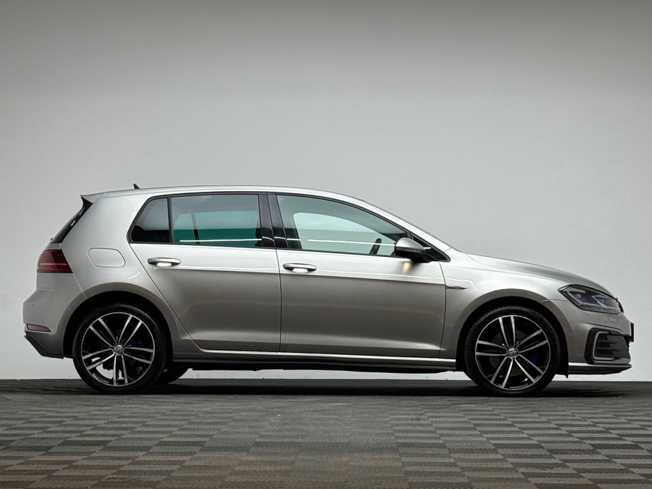 2018 Volkswagen Golf - image 8
