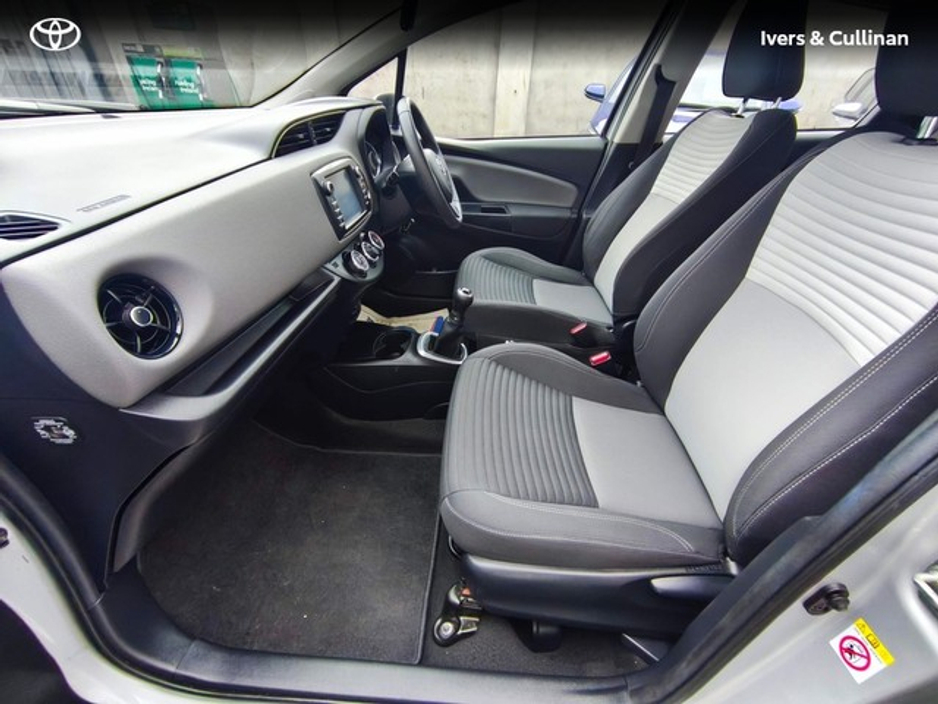 2017 Toyota Yaris - image 7