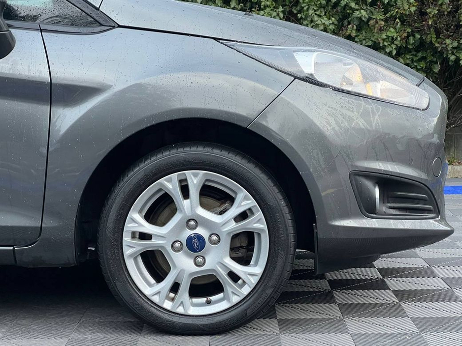 2016 Ford Fiesta - image 9