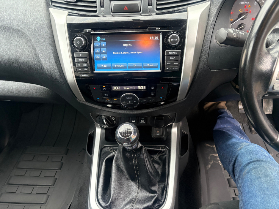 2018 Nissan Navara - image 11