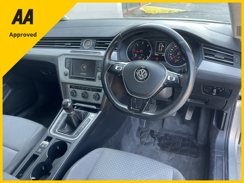 2015 Volkswagen Passat - image 7