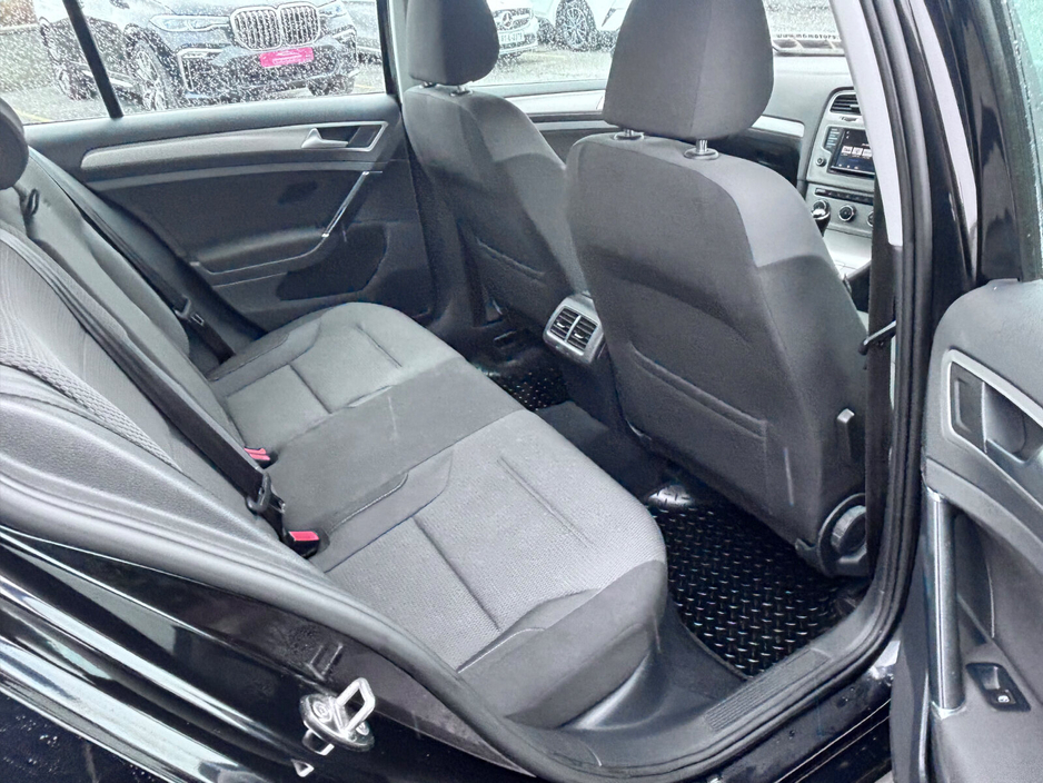 2017 Volkswagen Golf - image 5