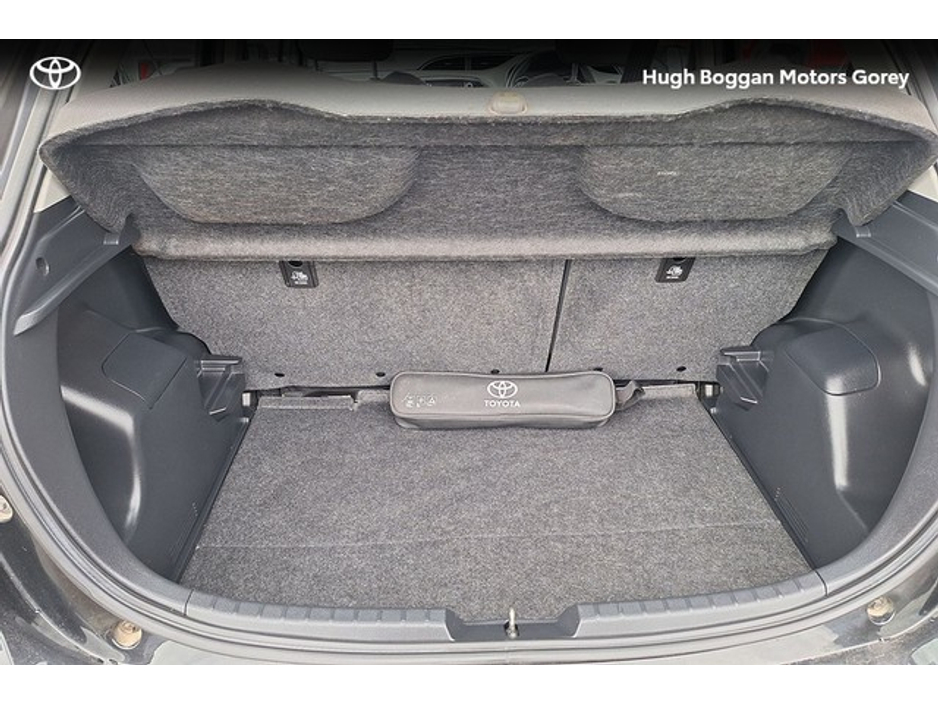 2020 Toyota Yaris - image 10