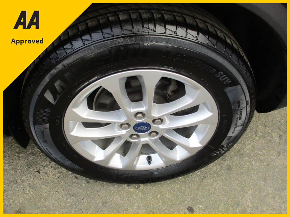 2022 Ford Kuga - image 8