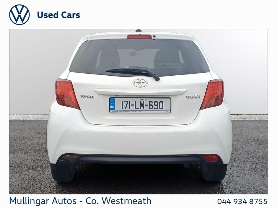 2017 Toyota Yaris - image 11