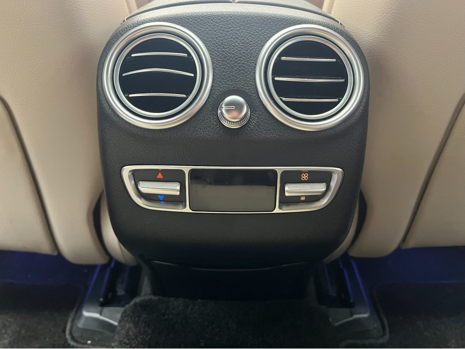 2024 Mercedes-Benz EQC - image 17