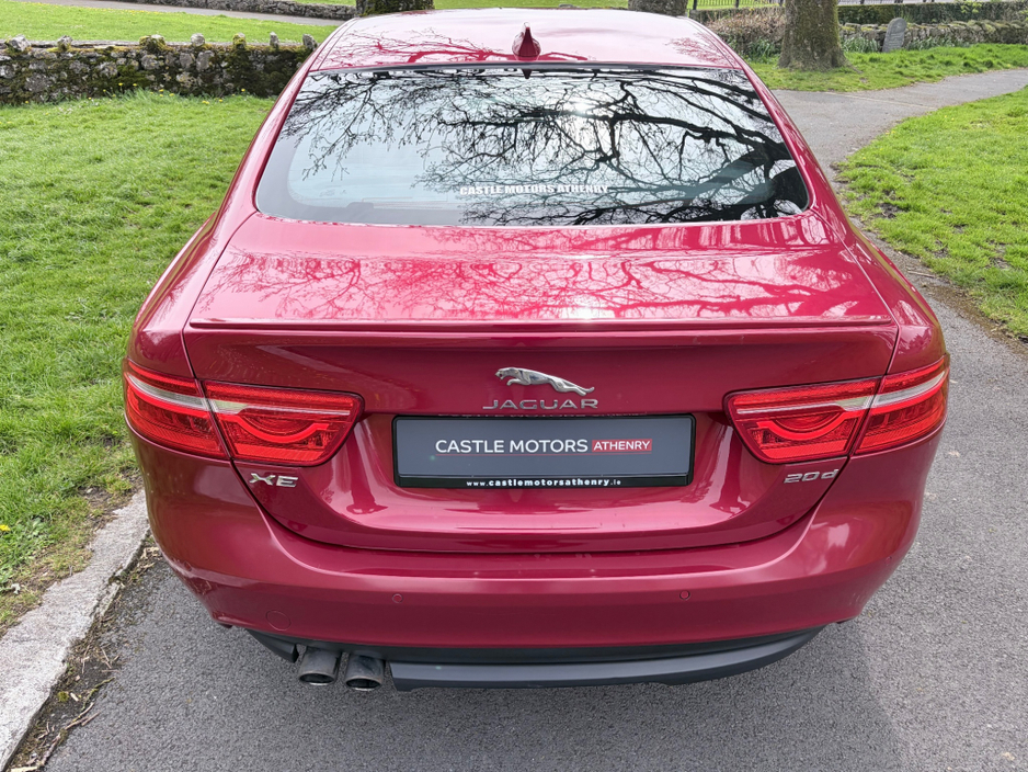 2018 Jaguar XE - image 9