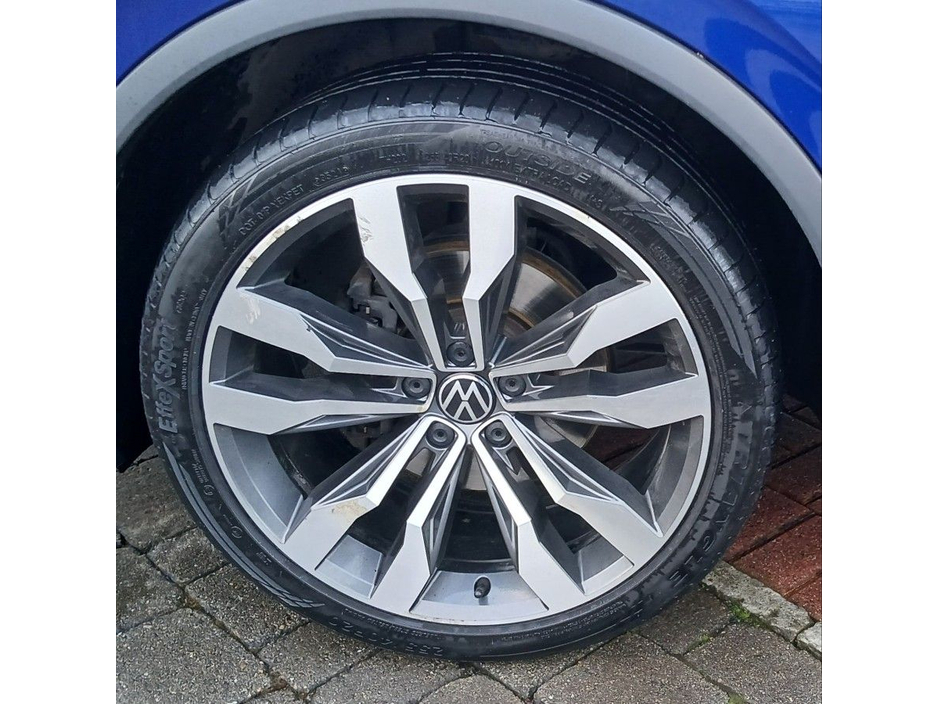 2023 Volkswagen Tiguan - image 4