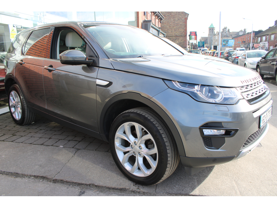 2016 Land Rover Discovery Sport - image 2