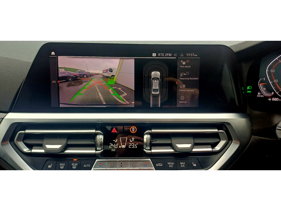 2022 BMW 3 Series - image 8