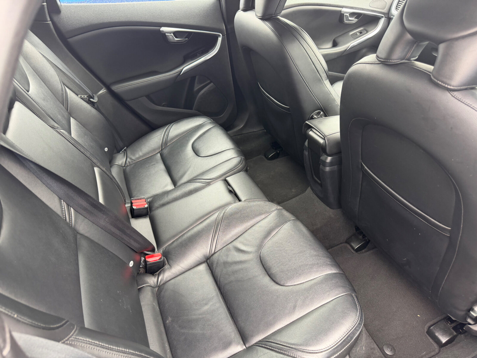 2014 Volvo V40 - image 19