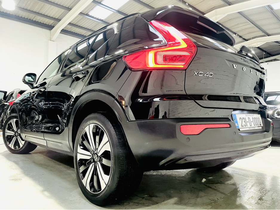 2023 Volvo XC40 - image 24