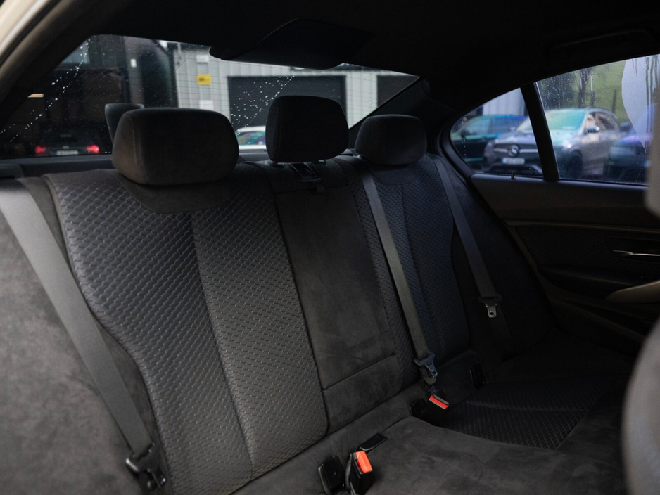 2013 BMW 3 Series - image 23