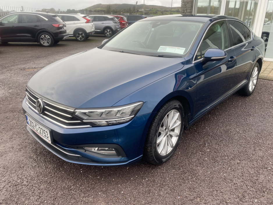 2020 Volkswagen Passat - image 2