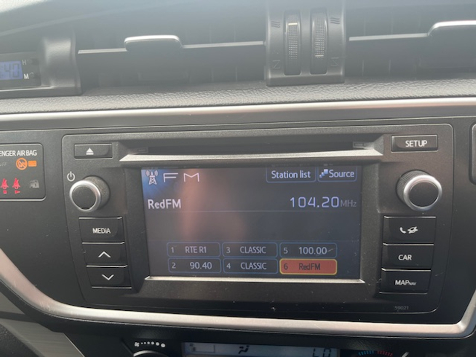 2013 Toyota Auris - image 15