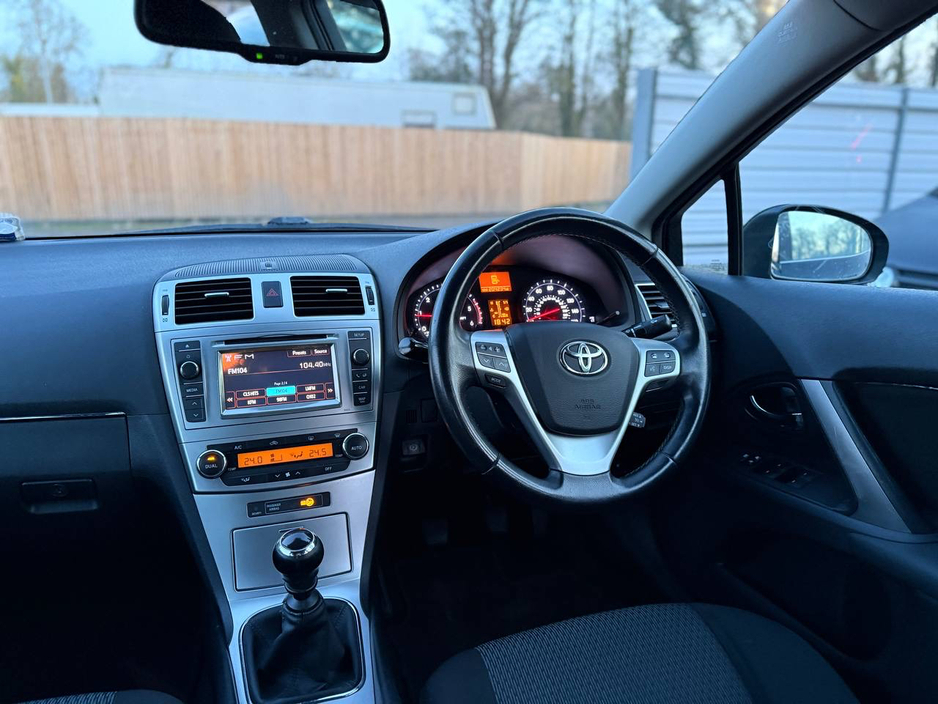 2012 Toyota Avensis - image 35