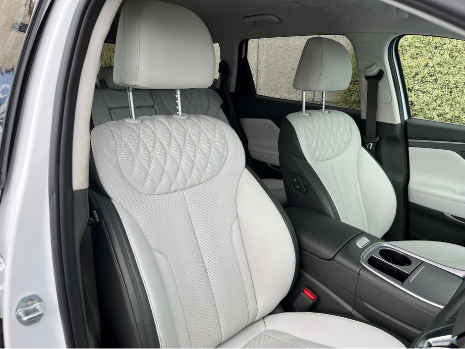 2022 Hyundai Santa Fe 7 SEATER EXECUTIVE PLUS AUTOMATIC 2.2 DIESEL //MASSIVE SPEC//KRELL SOUND SYSTEM//HEATED AND COOLED SEATS//FULL LEATHER ELECTRIC SEATS// €39,950