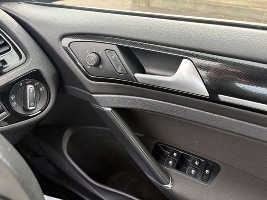 2016 Volkswagen Golf - image 22
